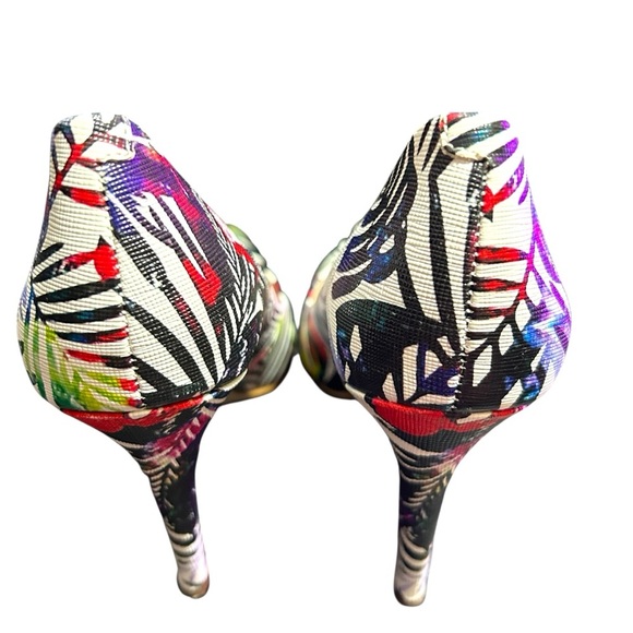 Jessica Simpson Black and White Heels with Stiletto Design - Picture 6 of 12